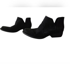 Børn Black Suede Ankle Booties – Size 9 – Low Heel, Cutout Sides, Zip Back